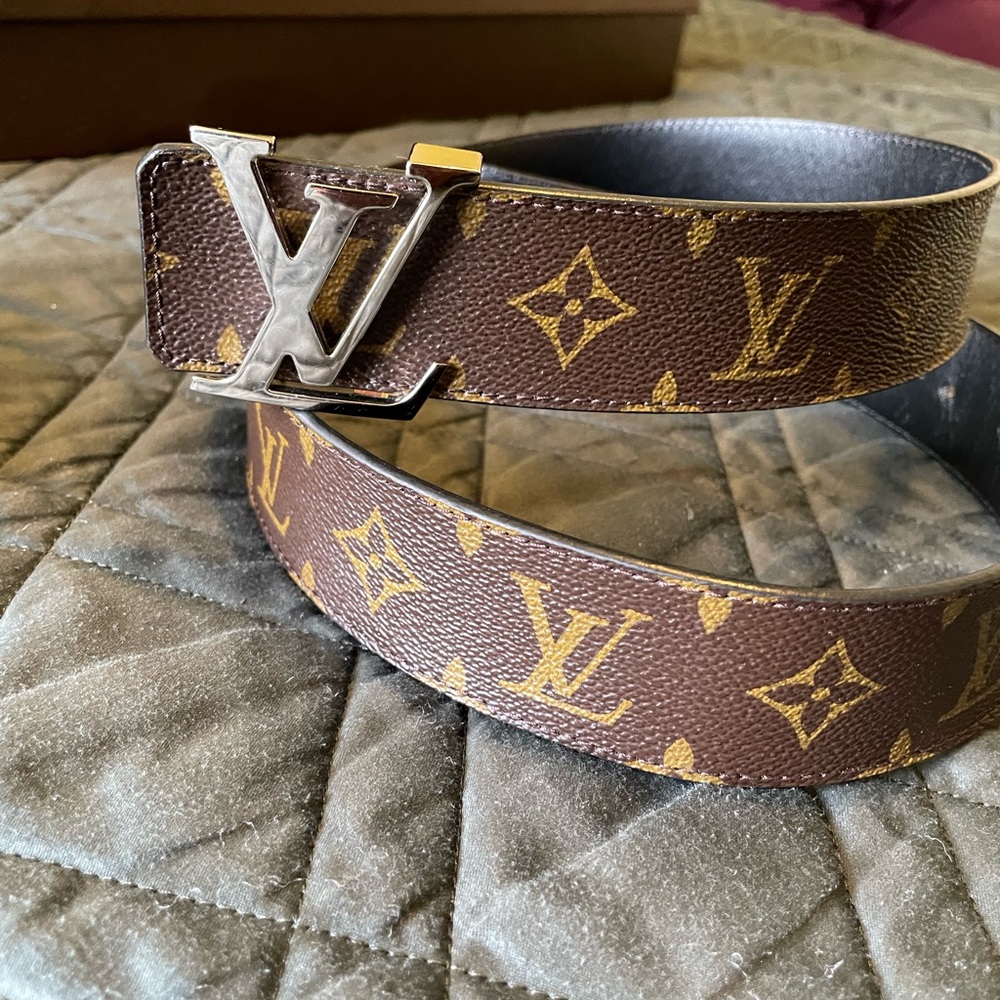 Louis Vuitton Brown and Black reversible belt size 90/36 gently used